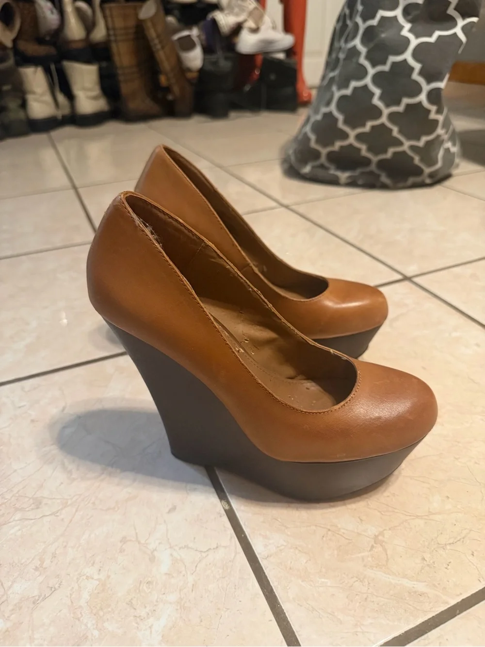 Steve Madden Tan Leather Round-Toe Pumps